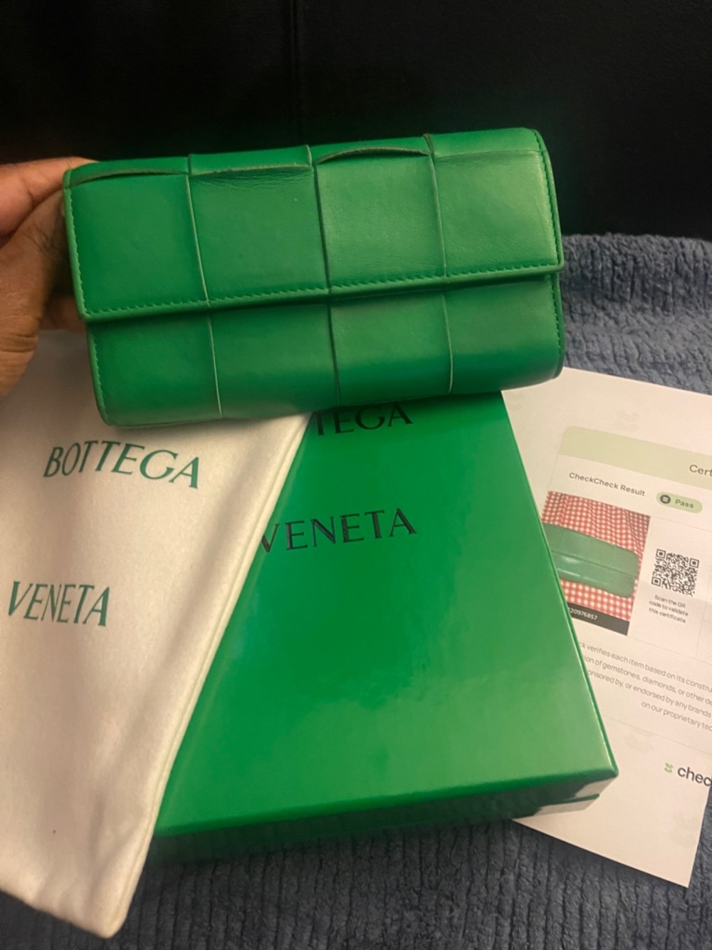 Bottega Veneta Long Bifold Cassette Intrecciato Wallet
Paraquito Green W/COA